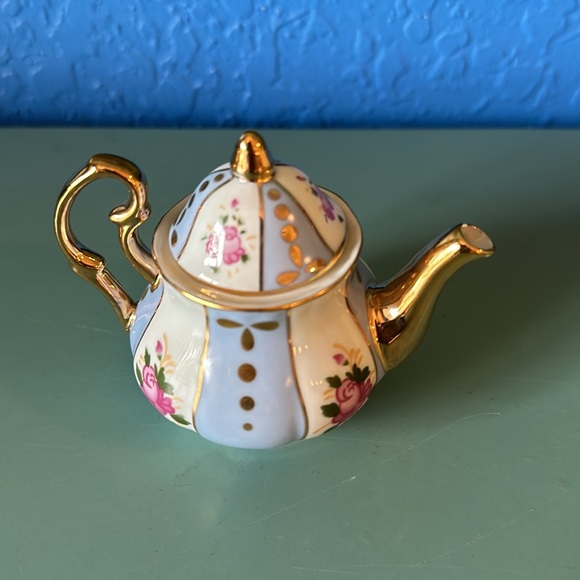 Two beautiful collectable mini teapots from the RANGER INTERNATIONAL CORp - Picture 2 of 8